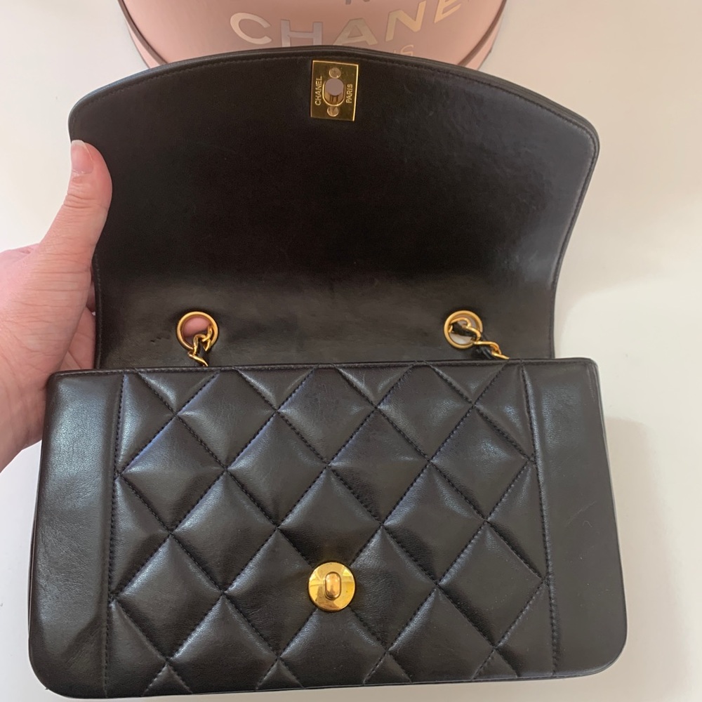 ❌RESERVED❌ Chanel Small black lambskin Diana - Picture 11 of 12